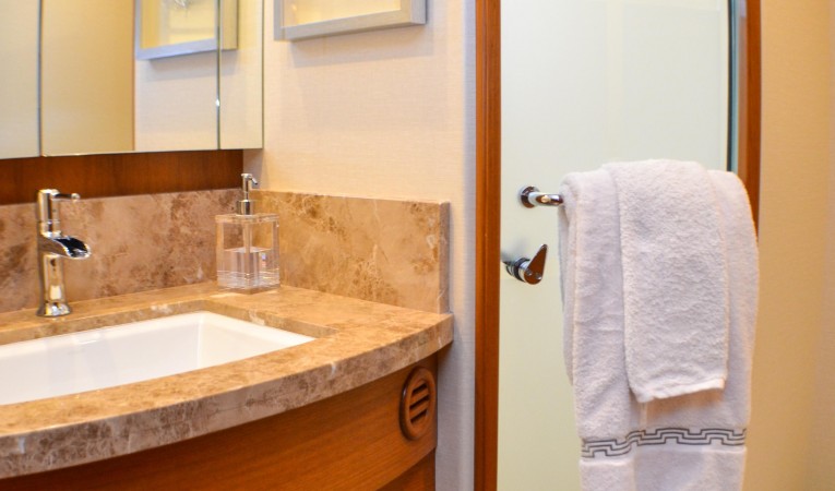 86 Outer Reef Yachts 