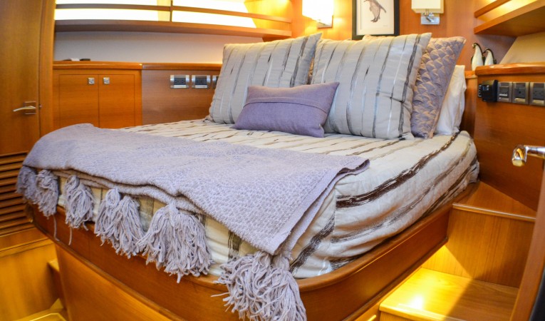 86 Outer Reef Yachts 