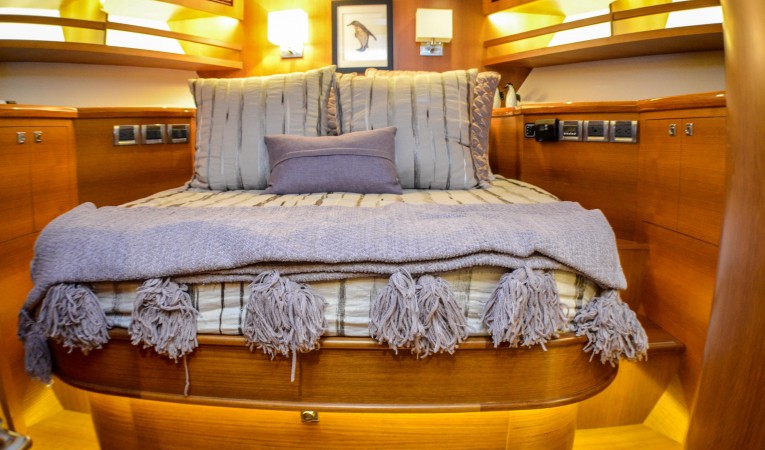 86 Outer Reef Yachts 