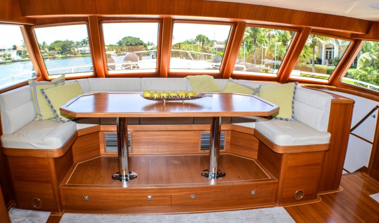 86 Outer Reef Yachts 