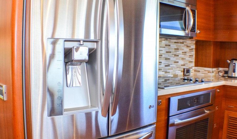 86 Outer Reef Yachts 