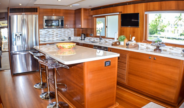 86 Outer Reef Yachts 