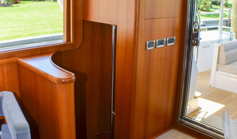 86 Outer Reef Yachts 