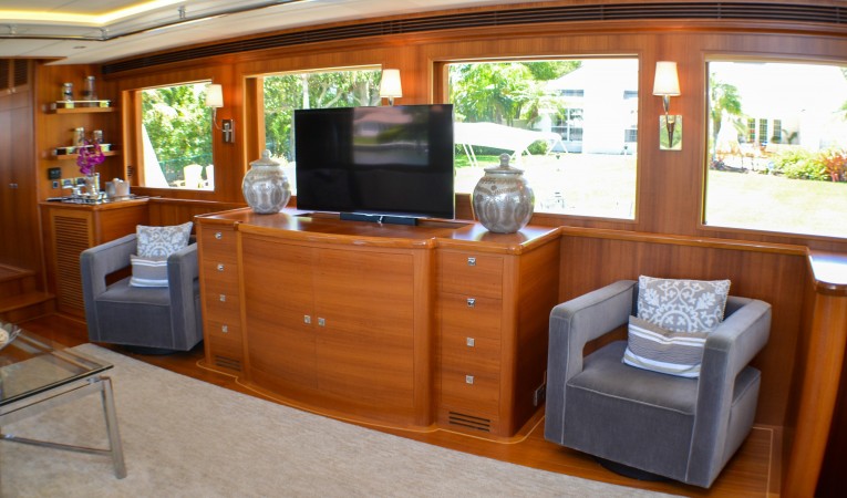 86 Outer Reef Yachts 