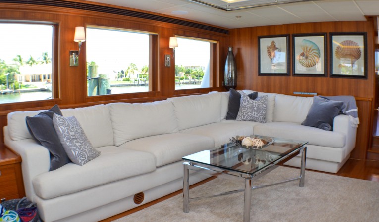 86 Outer Reef Yachts 