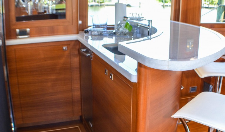 86 Outer Reef Yachts 