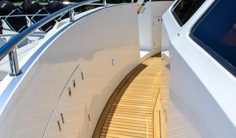 86 Outer Reef Yachts 