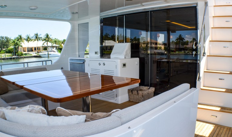 86 Outer Reef Yachts 