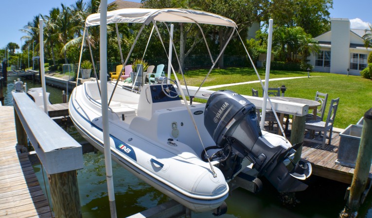 86 Outer Reef Yachts 