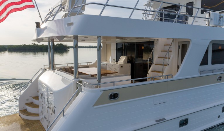 86 Outer Reef Yachts 