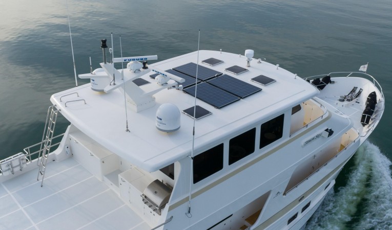 86 Outer Reef Yachts 