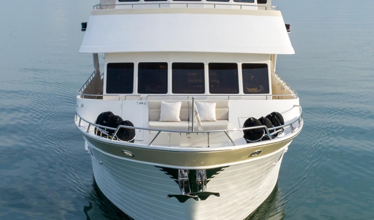 86 Outer Reef Yachts 