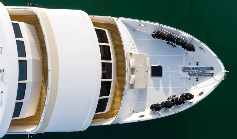 86 Outer Reef Yachts 