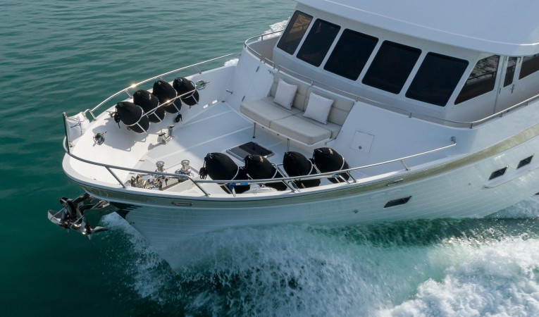 86 Outer Reef Yachts 