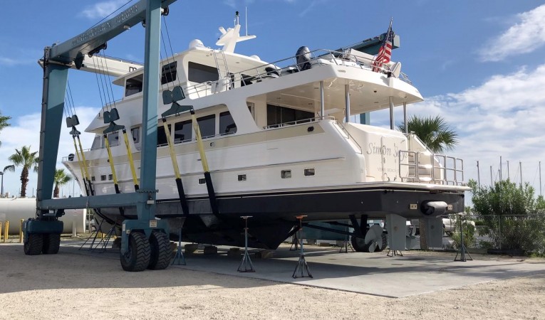 86 Outer Reef Yachts 