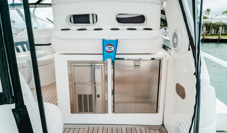 47 Intrepid Icemaker and Fridge