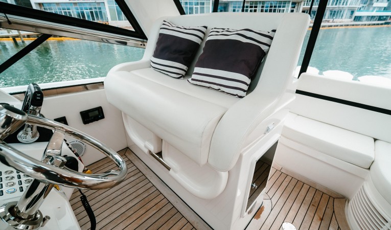 47 Intrepid Helm Seating