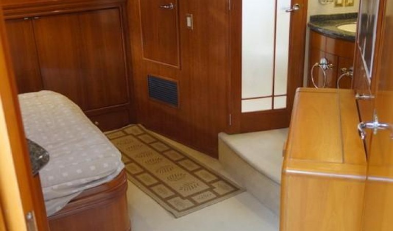 53 Carver Master Cabin