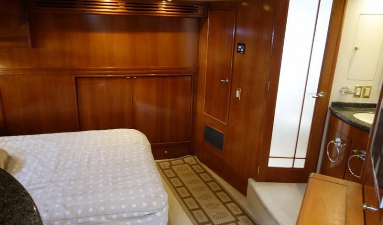 53 Carver Master Cabin 2