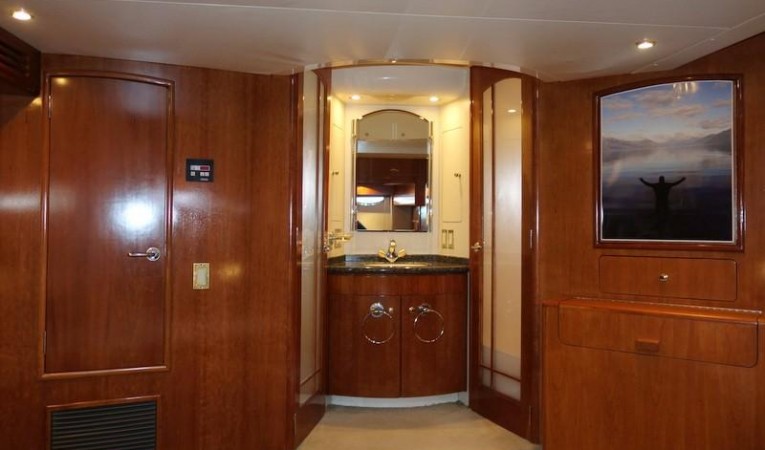 53 Carver Master Cabin 3