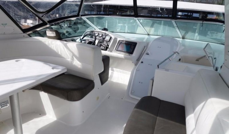 53 Carver Flybridge (Fwd)