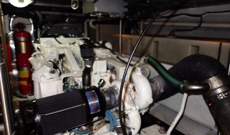 53 Carver Starboard Engine 2