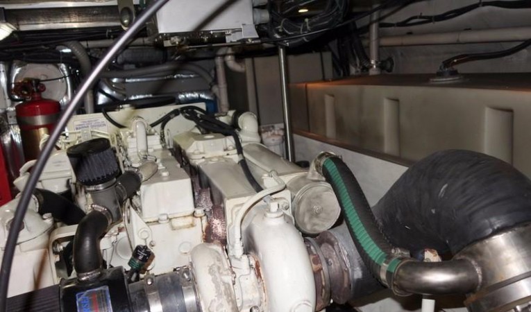 53 Carver Starboard Engine 3