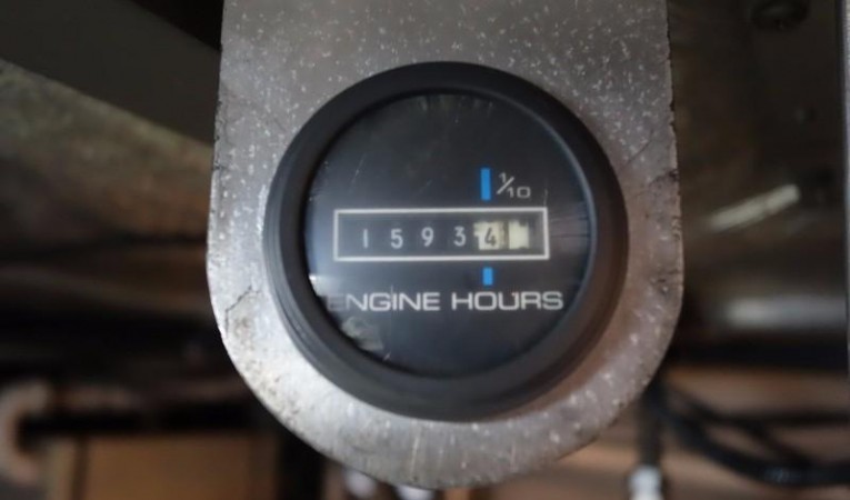 53 Carver Starboard Engine Hours