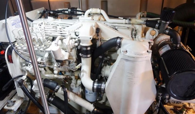 53 Carver Starboard Engine