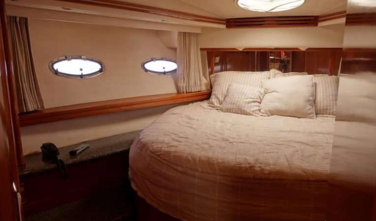 53 Carver Fwd Cabin 2