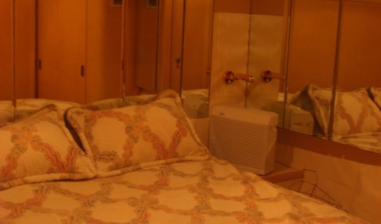 54 Bertram Master Cabin