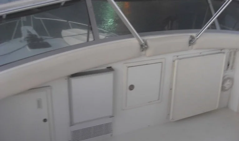 54 Bertram Fwd flybridge
