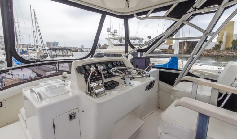 37 Bertram Flyrbridge