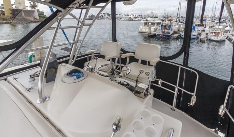 37 Bertram Flybridge
