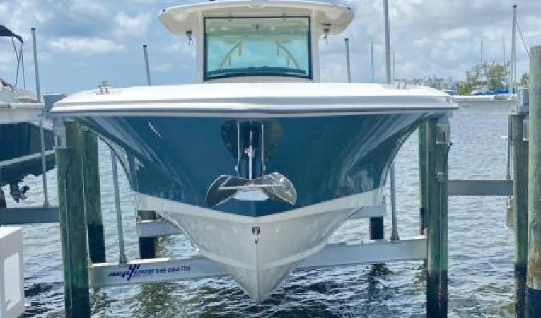 37 Boston Whaler 