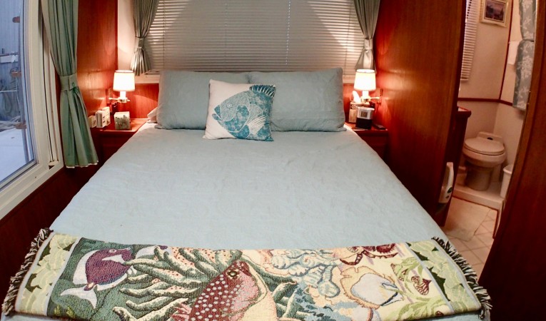 42 Cruise-A-Home Master Island Bed