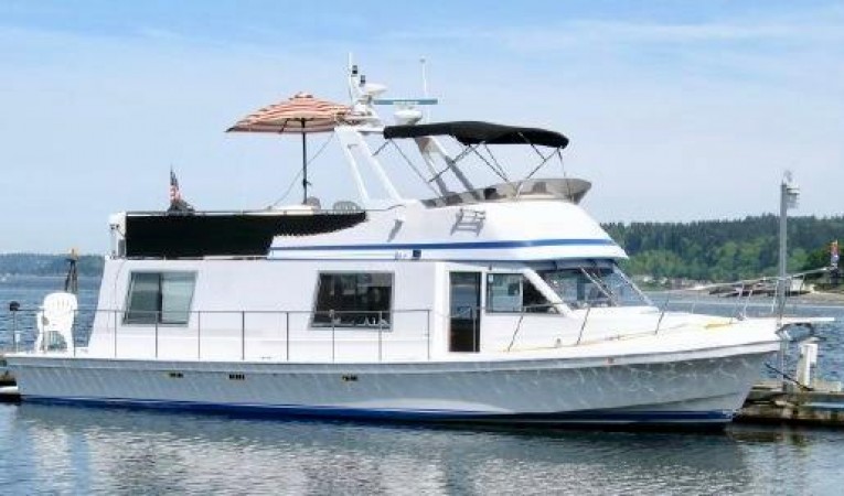 42 Cruise-A-Home Starboard