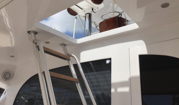 50 Viking New Flybridge Ladder