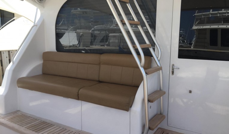 50 Viking Flybridge Ladder