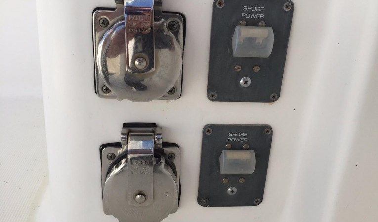 32 Tiara Tiara 32 2005