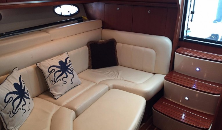 32 Tiara Tiara 32 2005