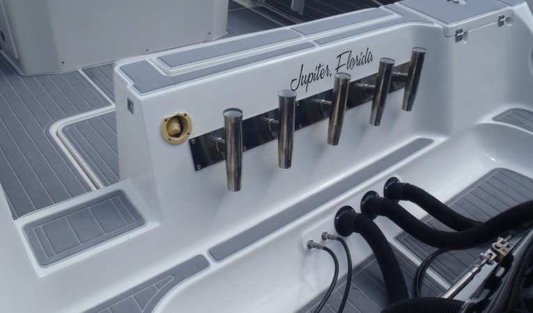 33 Hydra-Sports Aft rocket launchers