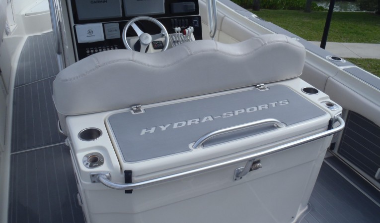 33 Hydra-Sports Live well