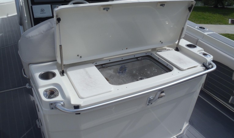 33 Hydra-Sports Live well - prep station