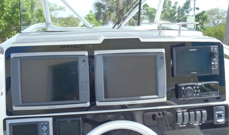 33 Hydra-Sports Helm console 3