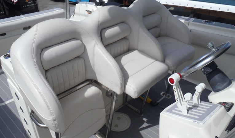 33 Hydra-Sports Helm seating