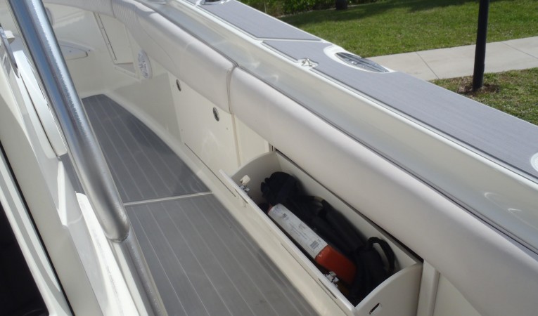 33 Hydra-Sports Stbd side lockers