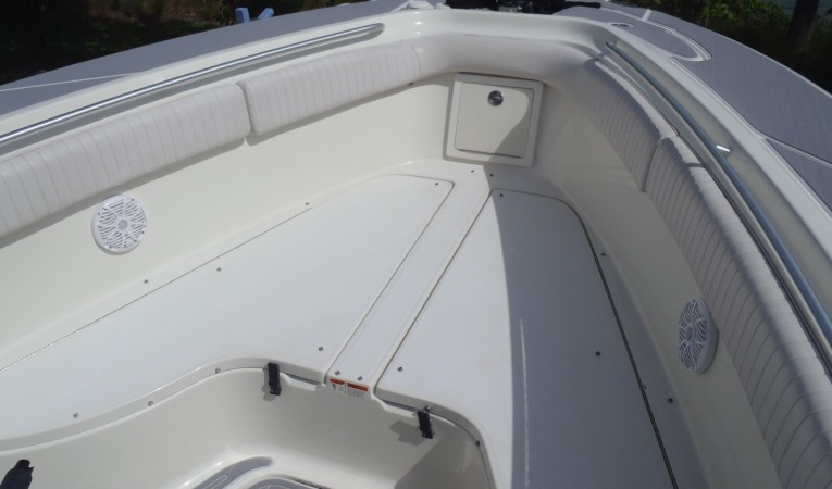 33 Hydra-Sports Foredeck lockers