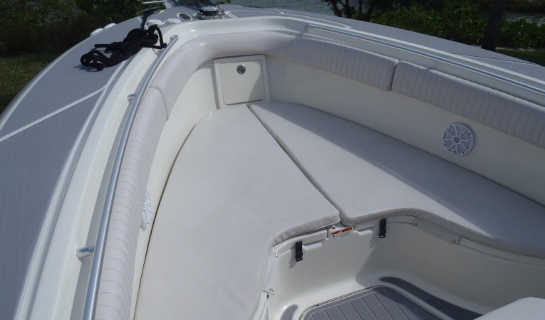 33 Hydra-Sports Foredeck cushions