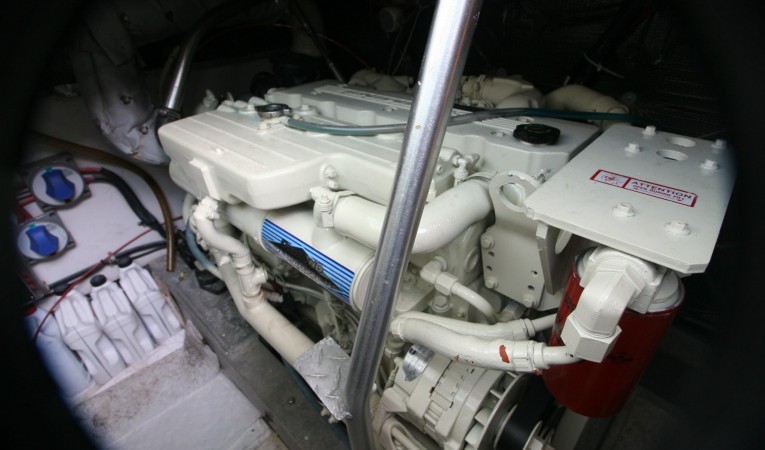 32 Topaz Starboard Engine